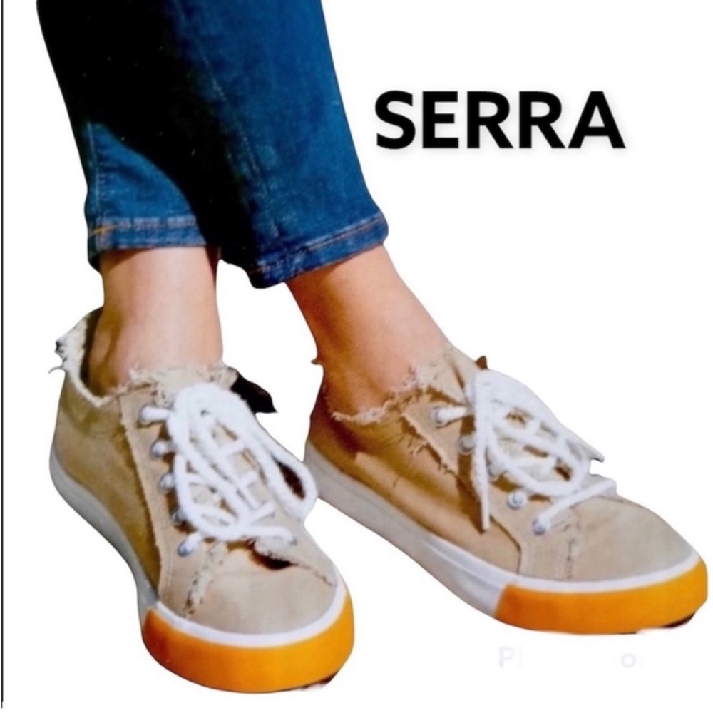 NWOT Serra Women's Tan and White Sneakers Size 8